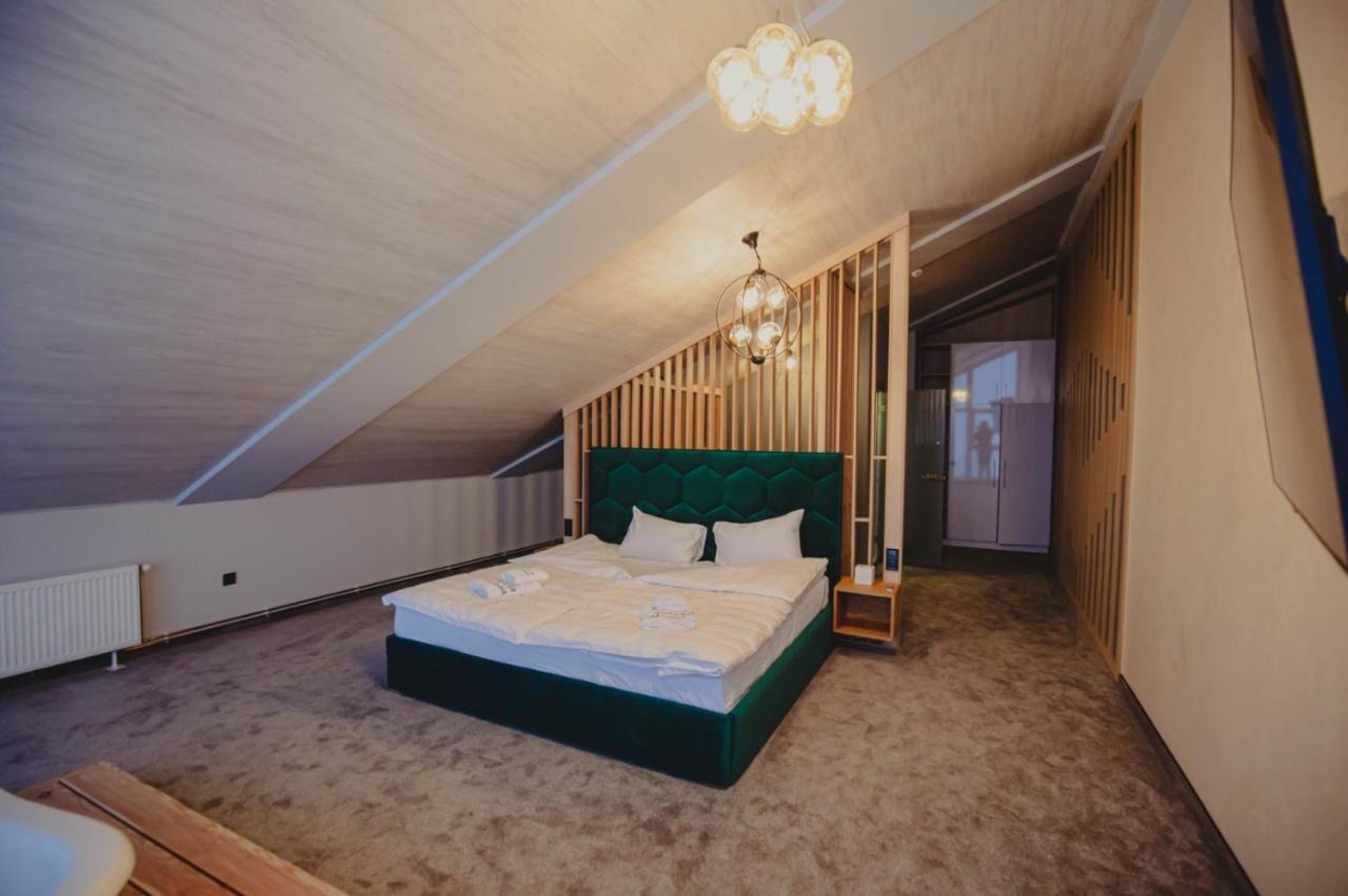 Auberge de jeunesse Chevalier Panorama à Yablunytsya Extérieur photo